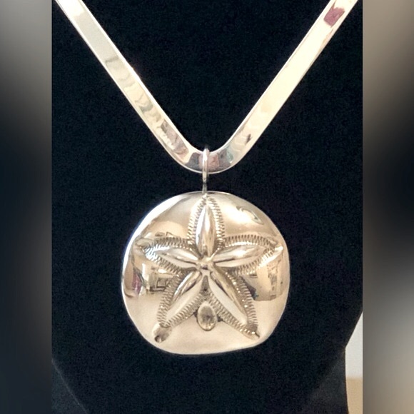 Silver Plated Necklace with Silver Sand Dollar Pendant/Brooch - Picture 12 of 13